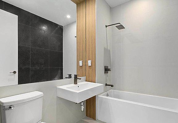3rd image of 62 E 21st St #2