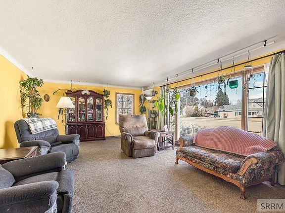 3rd image of 325 W 1st St N