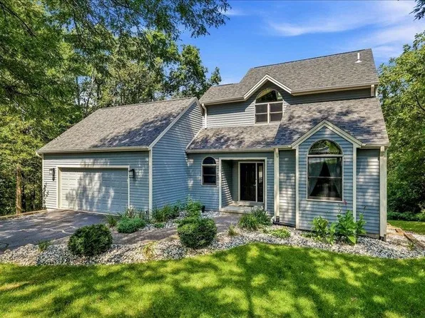 2 Arcadia Ct, Galena, IL 61036