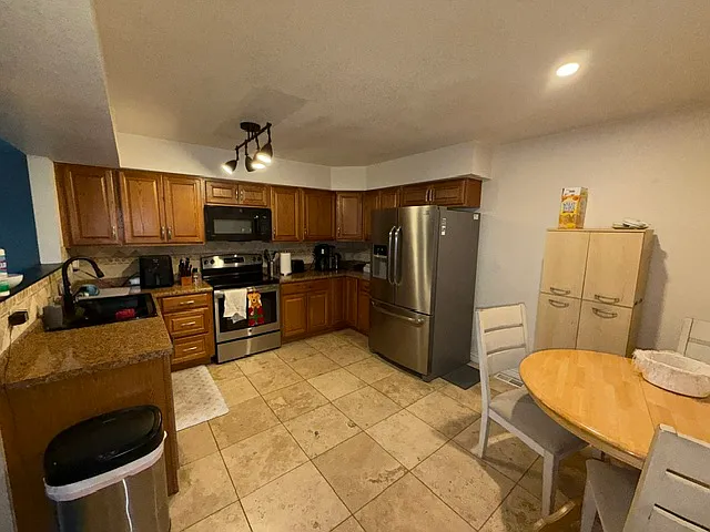 5643 W 71st Pl — Photo 6
