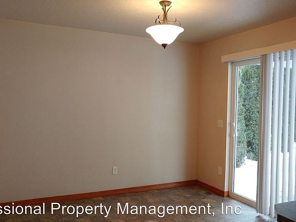 5th image of 2430 Ernest Ave