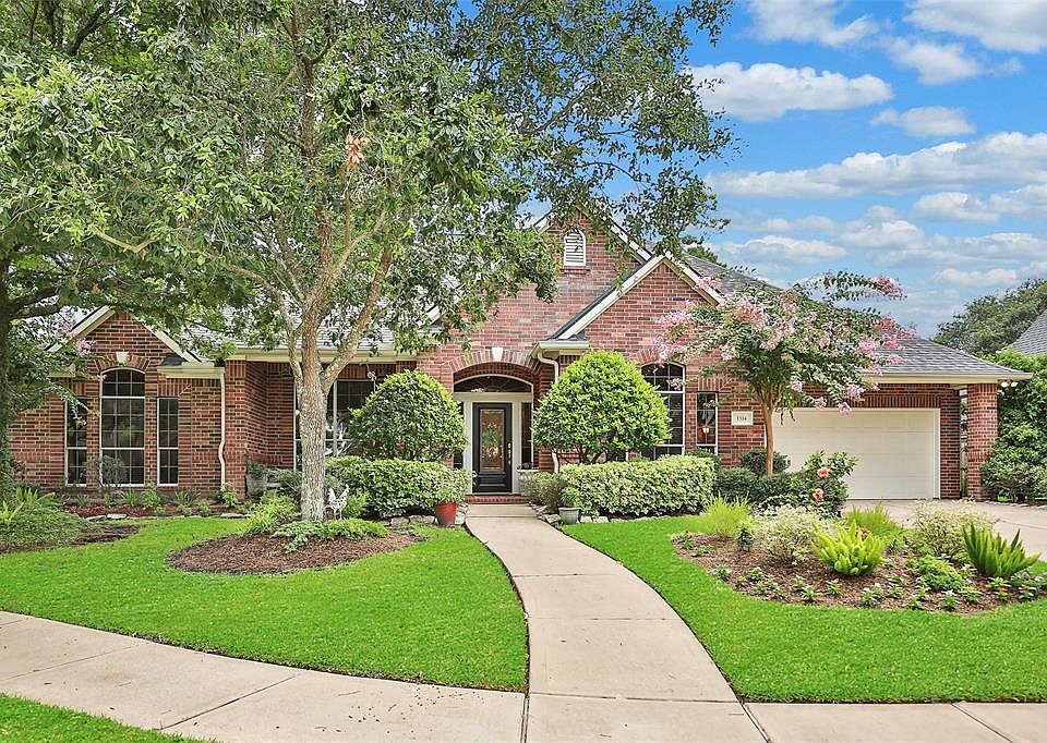 Welcome to the Master planned community of Gleannloch Farms in Spring, TX! This home is in the Manor section, complete with mature trees, sidewalks and private mailboxes.