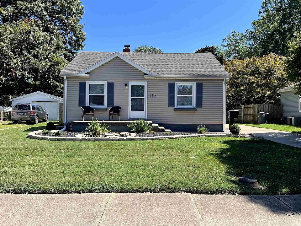 1st image of 1318 S Parker Dr