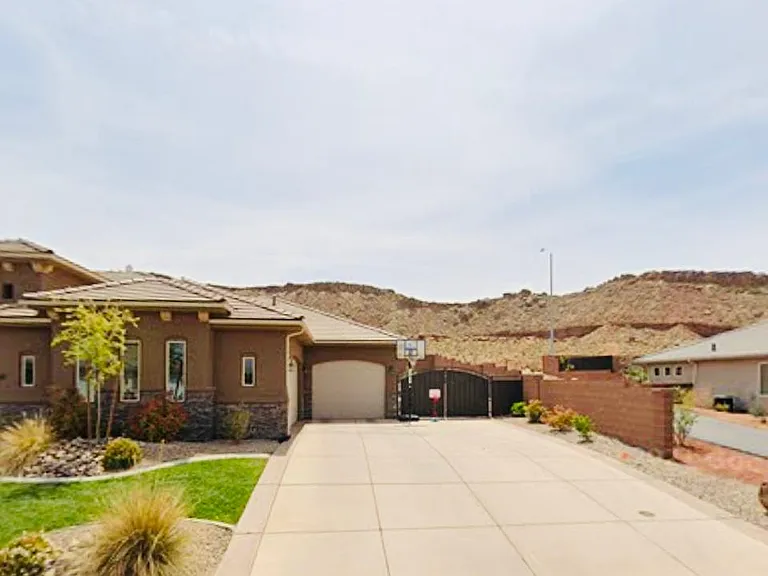 2788 E Hazel Dr — Photo 2