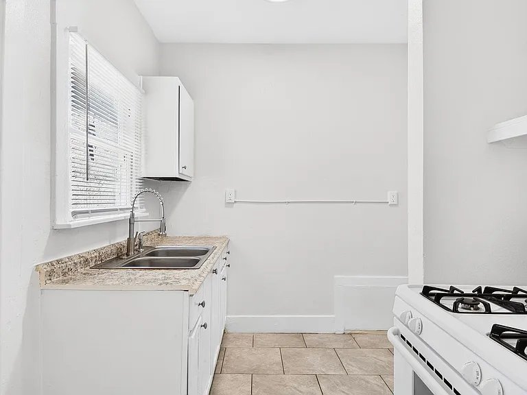 1074 Obispo Ave — Photo 7