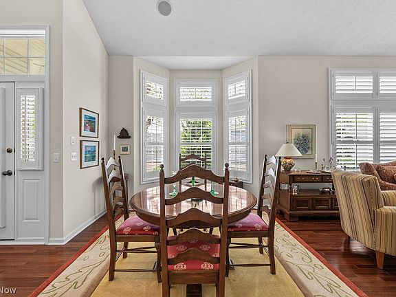 4th image of 285 Blossom Ln