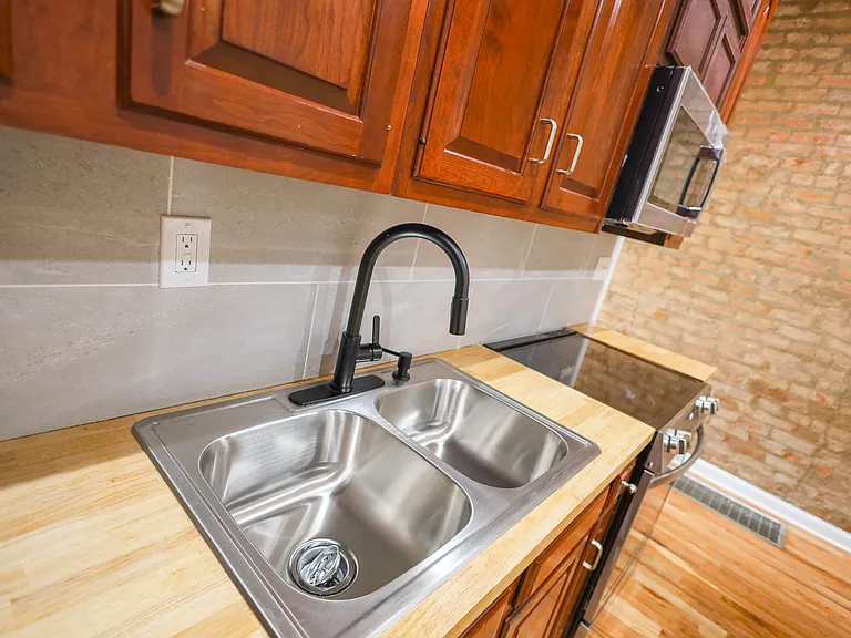652 Delhi Ave — Photo 31