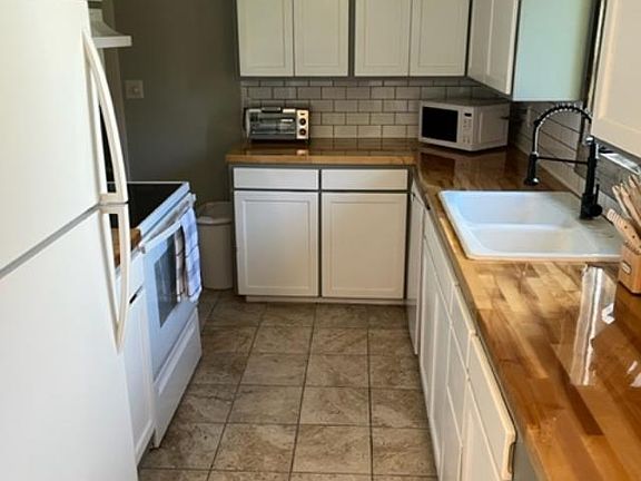 3rd image of 2328 Valley Dr