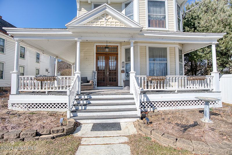 3rd image of 8 Fairview Ave