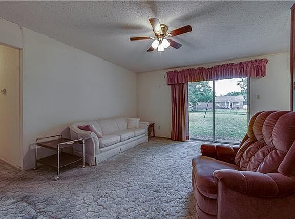 4th image of 233 Woodgrove Dr