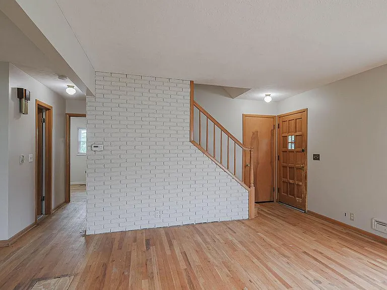 8209 Hillside Dr — Photo 5