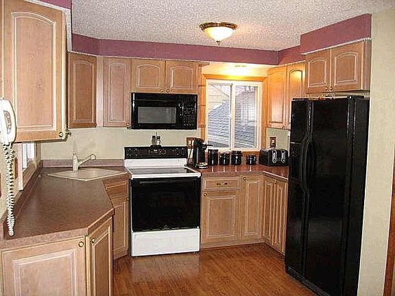 Kitchen (appliances included)