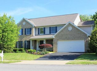 1054 Whispering Woods Dr, Coraopolis, PA