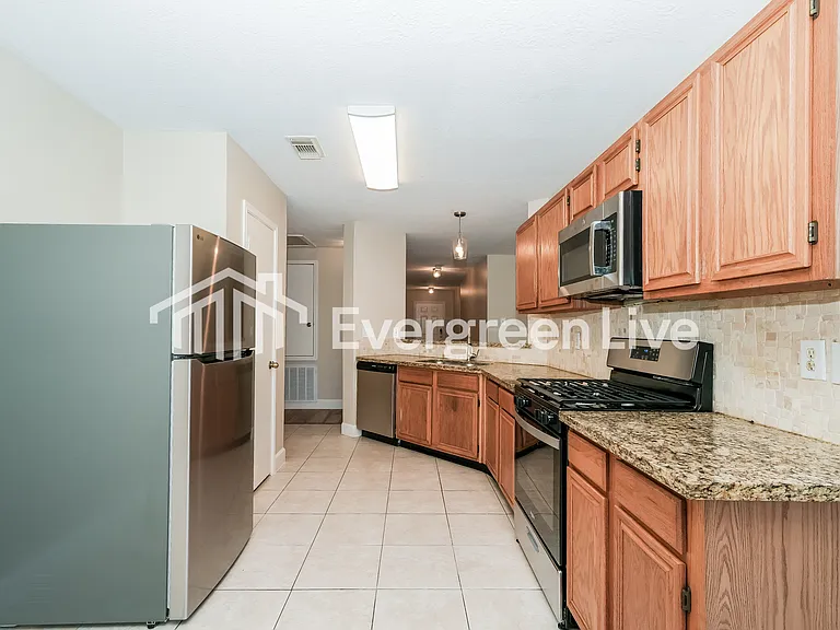 18034 Lago Forest Dr — Photo 3
