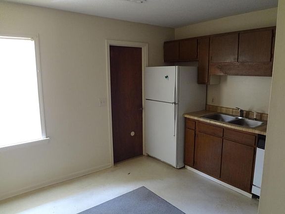 5th image of 103 Susan Dr #A