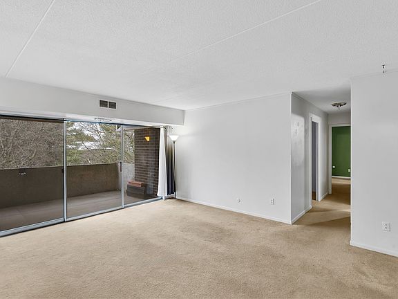 4th image of 2401 Charlemagne Cir