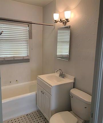 4th image of 4217 Wycliff Ave #W19