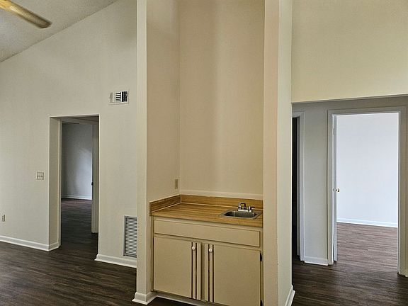 5th image of 1343 Jefferson Ave APT C