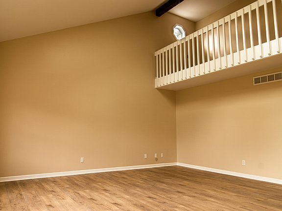 2nd image of 1900 Loganberry Ln