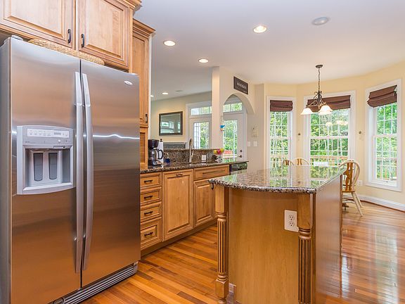 4th image of 4 Carroll Dr