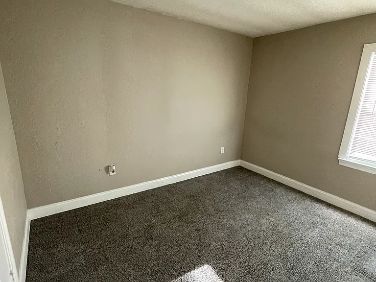 825 & 827 Burkett Ave #825 — Photo 6