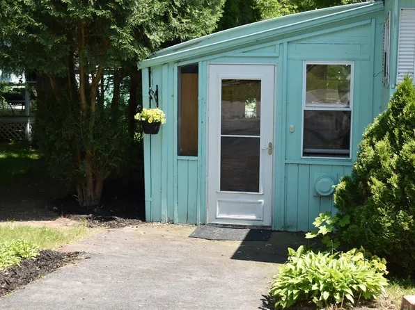 38 Great Hill Dr, West Wareham, MA 02576