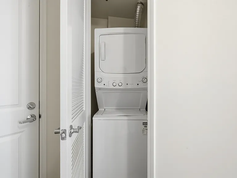 830 N Alfred St #202 — Photo 7