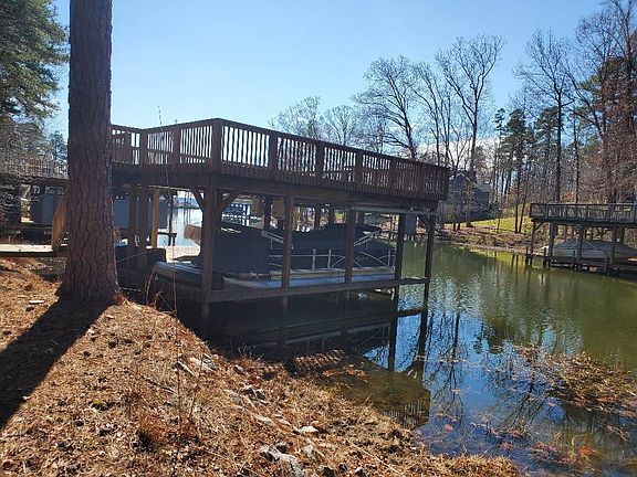 2nd image of 33 Old Ferry Rd
