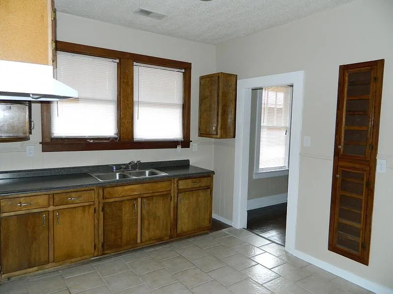 3 bed, 1332 sqft, $1,325 — Photo 3