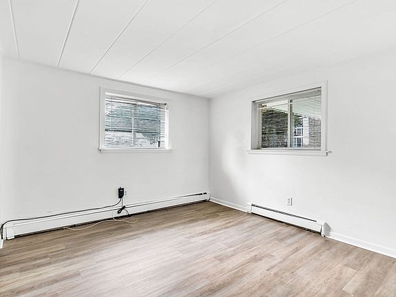 3rd image of 20 Nelson Dr APT 1B