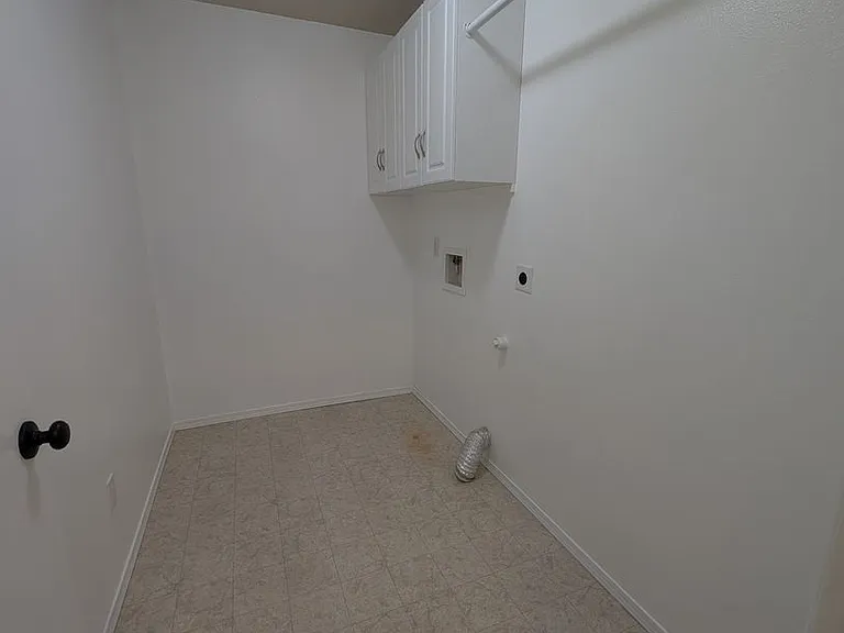 2233 Wallace Loop — Photo 6