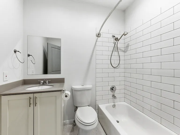 402 N Center St — Photo 10