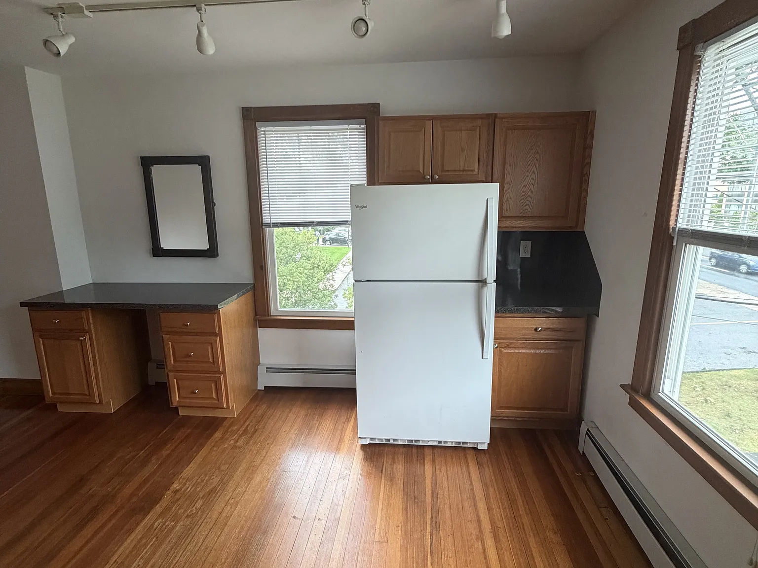 1188 Whitney Avenue - 2R — Photo 3