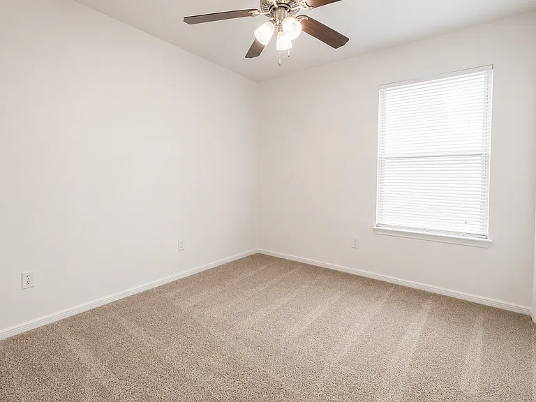 Cape Cod Apartments — Photo 27
