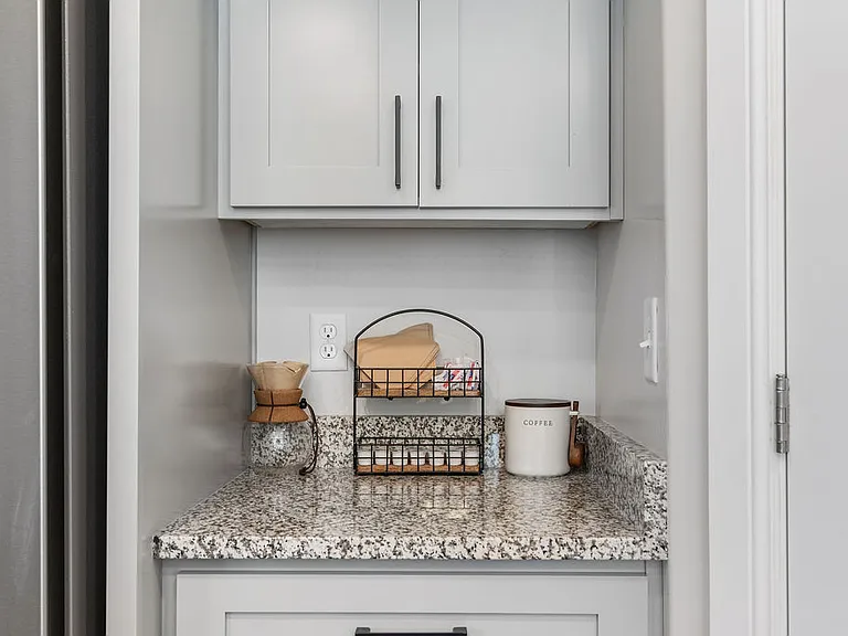 231 W Seasons Ln — Photo 10