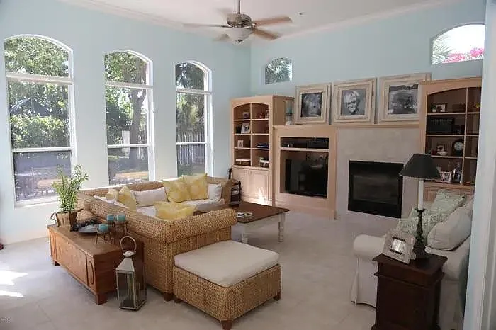 373 Peregrine Dr — Photo 2