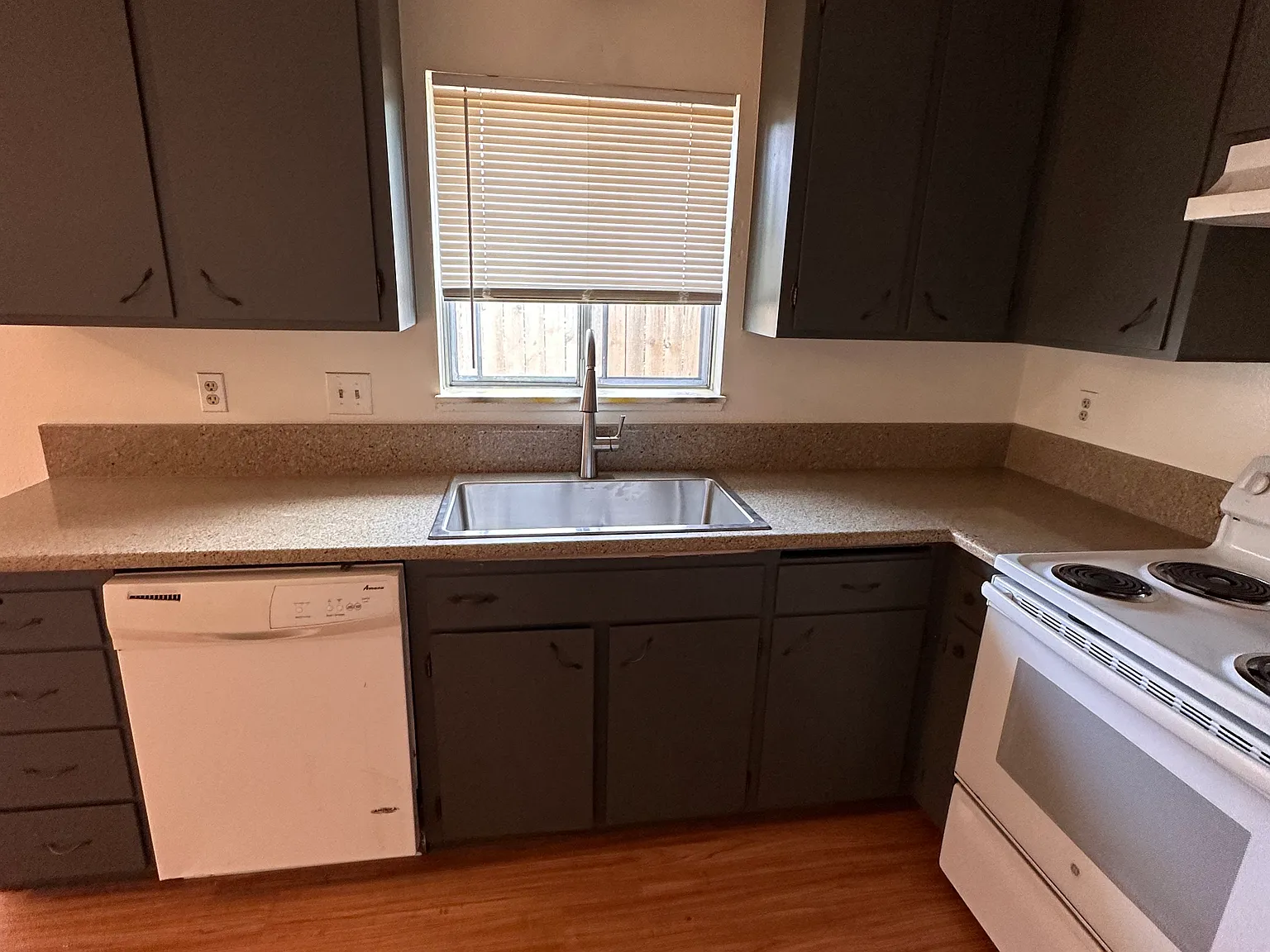 4 bed, 1600 sqft, $2,100 — Photo 3