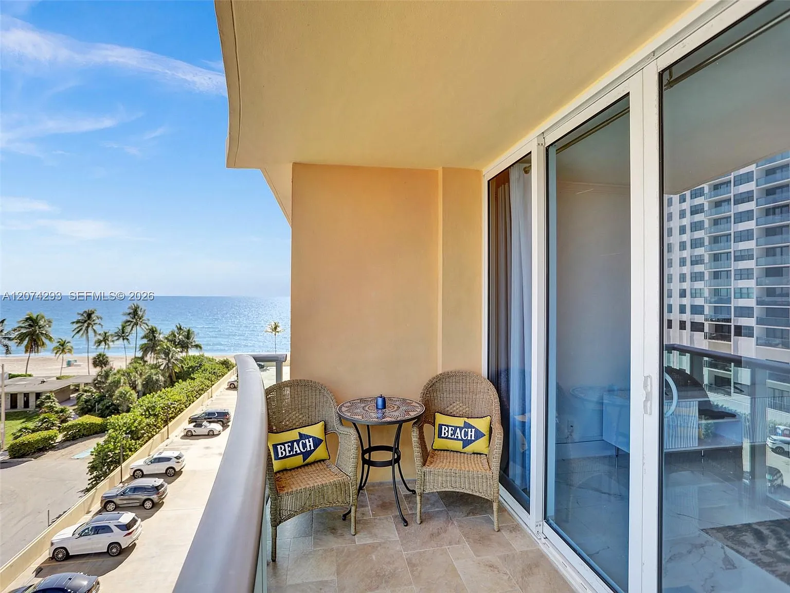 Wave Condo — Photo 2