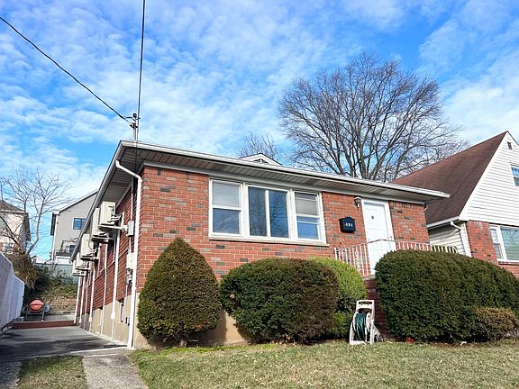 2nd image of 219 Tysens Ln #1