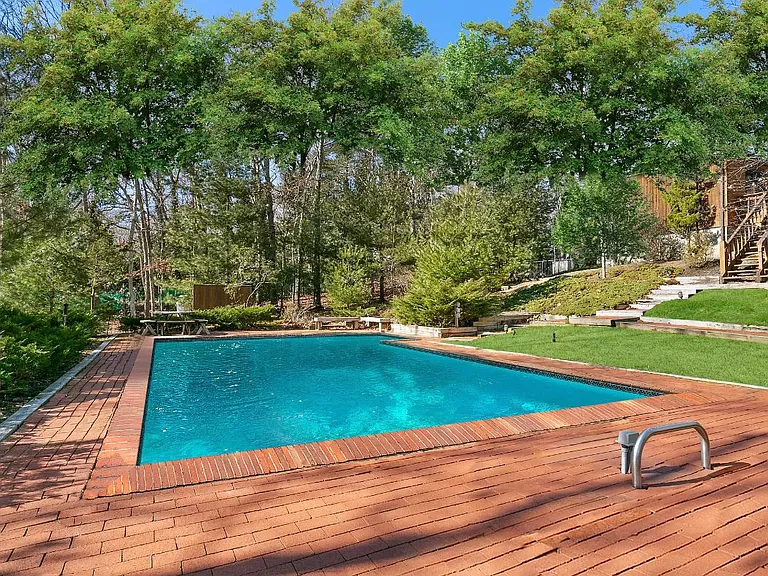 4 Hollow Tree Ln — Photo 2