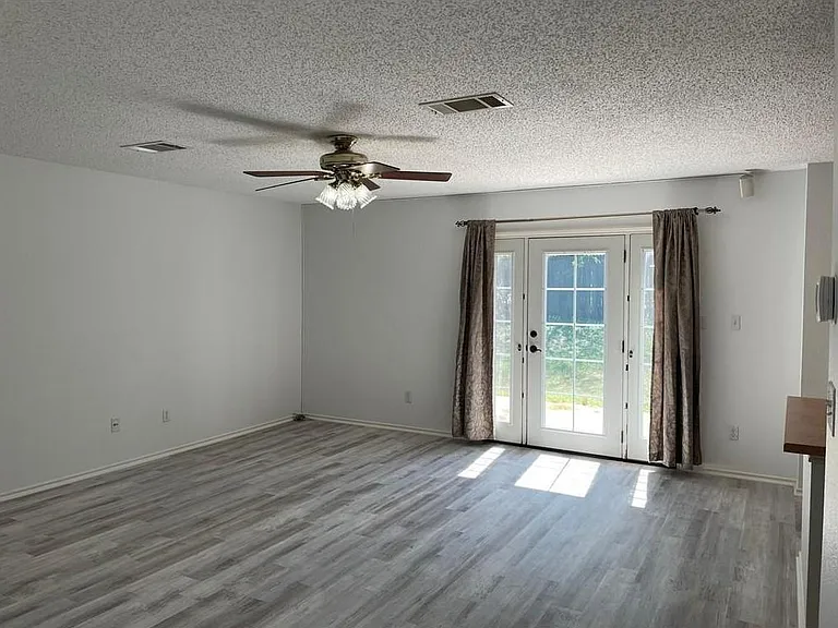 713 Catumet Dr — Photo 13