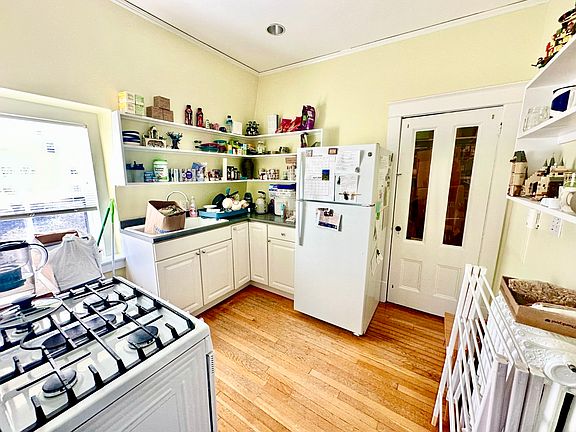 4th image of 19 Ayrault St #2