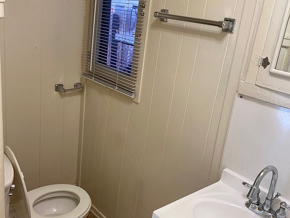 2nd image of 537 San Francisco Ave Unit B