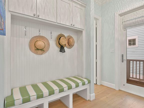 4th image of 3806 Periwinkle Ln
