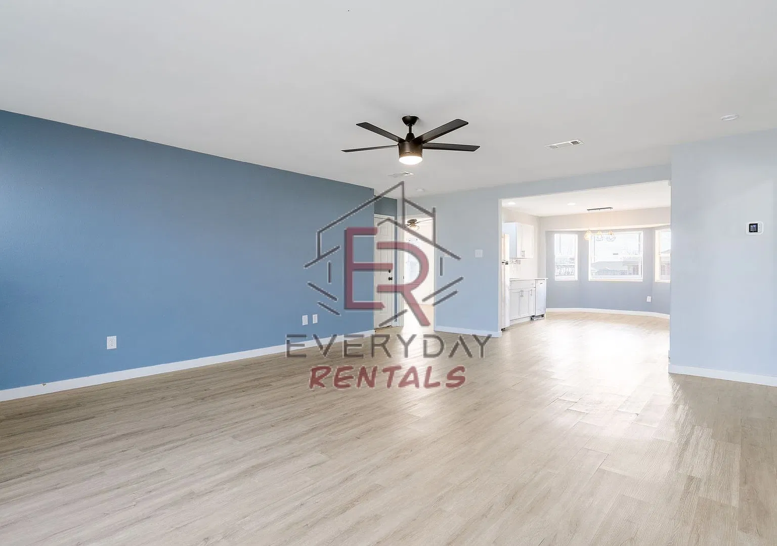 4506 Windcrest — Photo 3
