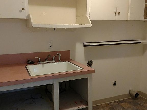 utility room with w/d hookup