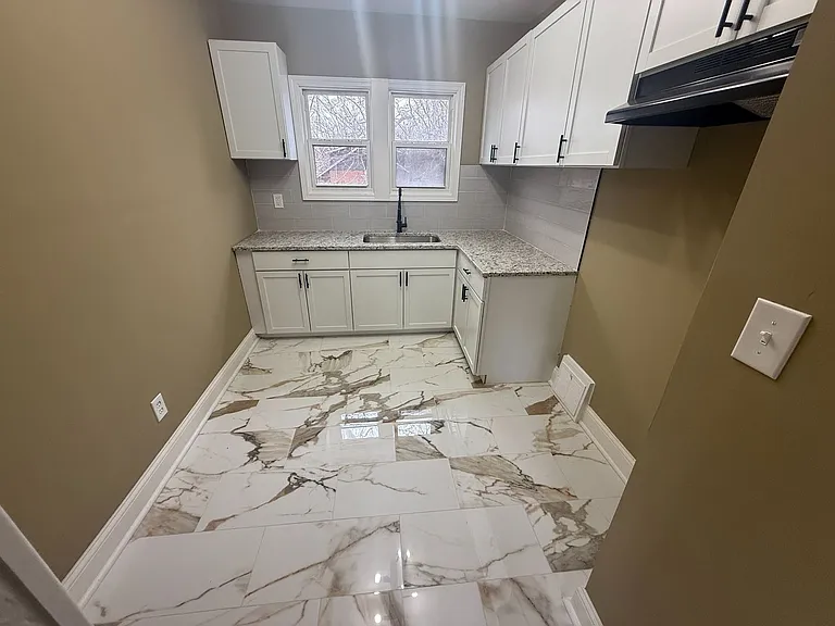 15512 Mendota St — Photo 9