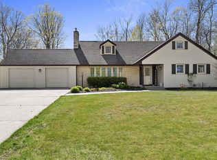 1140 Tanglewood Rd, Manitowoc, WI 54220