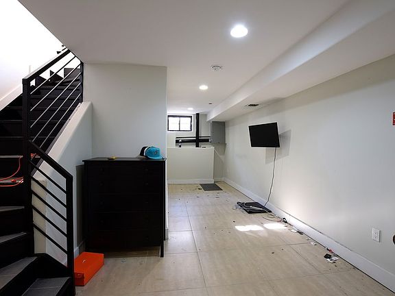 4th image of 337 Herkimer St #1B