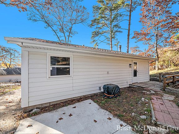 3rd image of 1518 Manitou Ln
